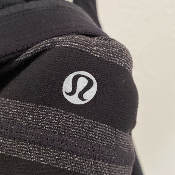 Lululemon work out tank with built-in bra - Picture 3 of 6